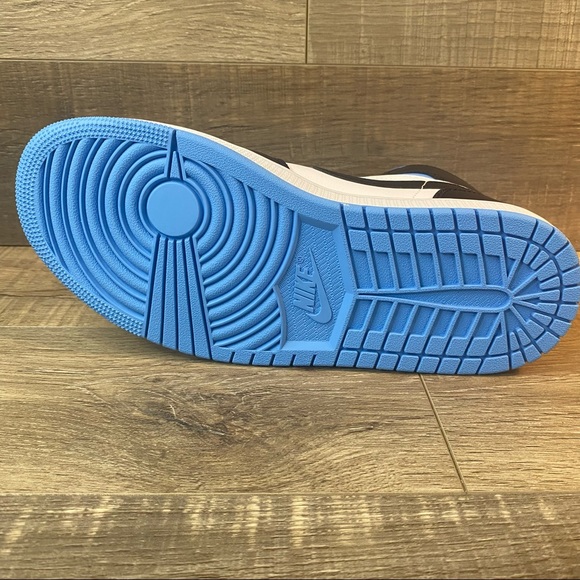 Air Jordan 1 Mid ‘University Blue Black White’ - Picture 5 of 7